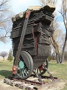 Emlékműve Balatonszárszón