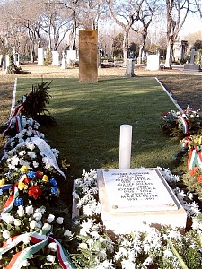 Sírja a Kerepesi temetőben