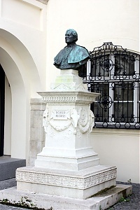 Szobra Pozsonyban