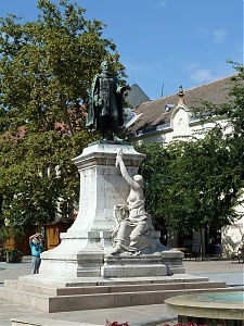 Szobra Szekszárdon