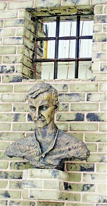 Első felvidéki emlékműve Búcson