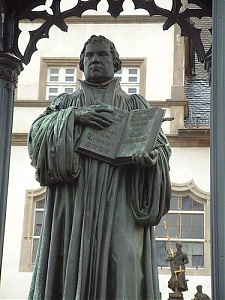 Luther wittenbergi szobra