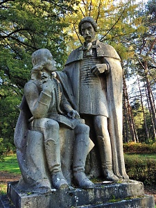 Fazekas és Diószegi szobra a Debreceni Egyetem Botanikus Kertjében