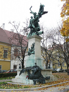 A Budavárat elfoglaló szabadságharcosok tiszteletére állított  Honvéd-szobor