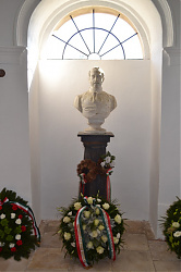 Szobra a körösladányi kápolnában