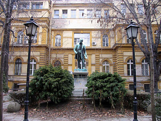 Trefort Ágoston budapesti szobra