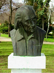 Szobra Balatonfüreden, a Tagore sétányon